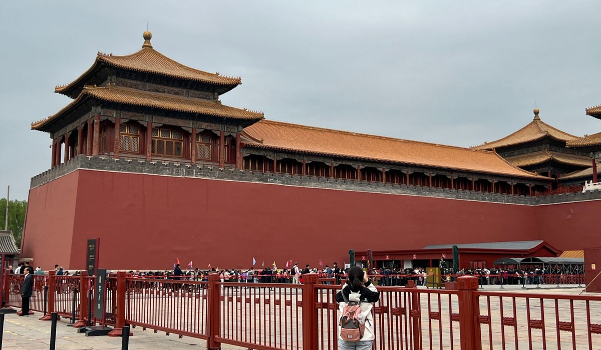 Кеуделі актриса Алетта Оушен серіктесімен ванна бөлмесінде дене бітімін алады. Транссексуалдар үшін Вологда облысындағы жыныстық қатынас